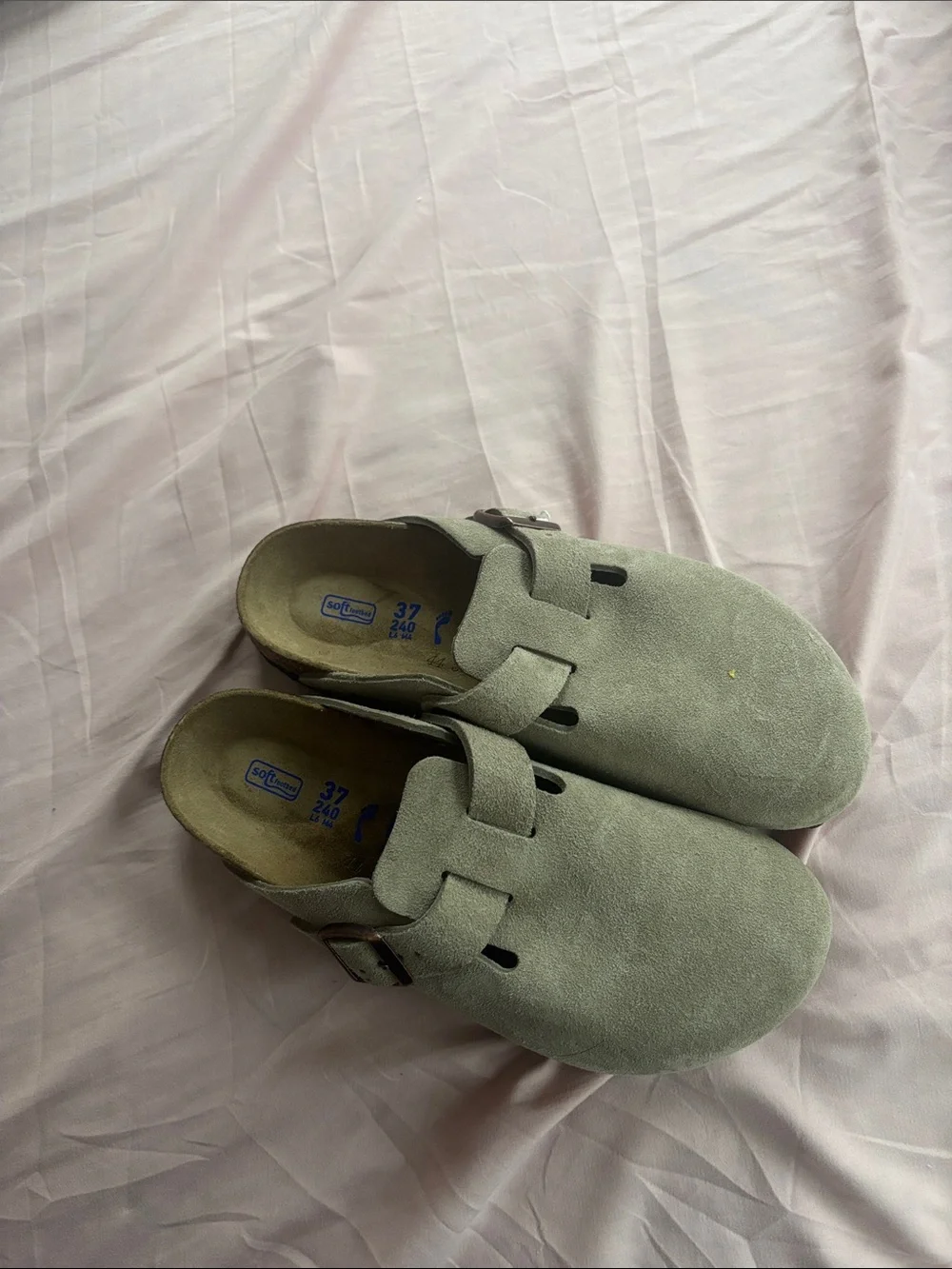 Birkenstock woman Suede Slip-On Clogs in Light Gray